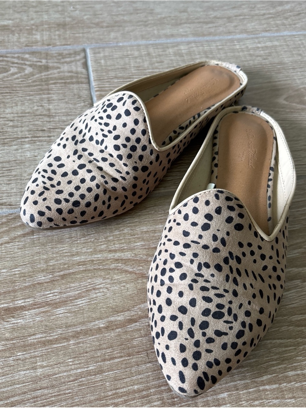 Universal Thread Beige and Black Spotted Slip-On Mules